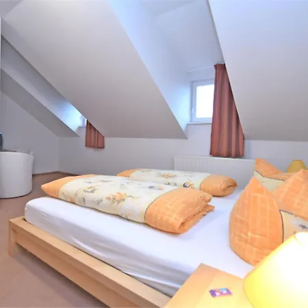 Spacious Mansion In Lehesten With Sauna Nyaraló